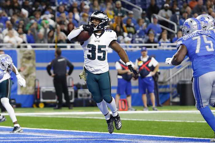 Philadelphia Eagles RB Boston Scott scores touchdown